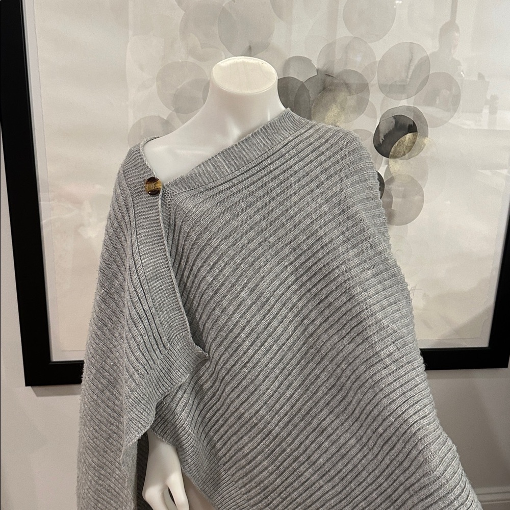 Beautiful Gray Knit Poncho- Love this! - Picture 2 of 3